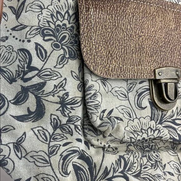 MYRA DOYAN FLORAL CANVAS AND LEATHER ACCENT CROSSBODY BUCKET BAG NWT - Picture 16 of 16